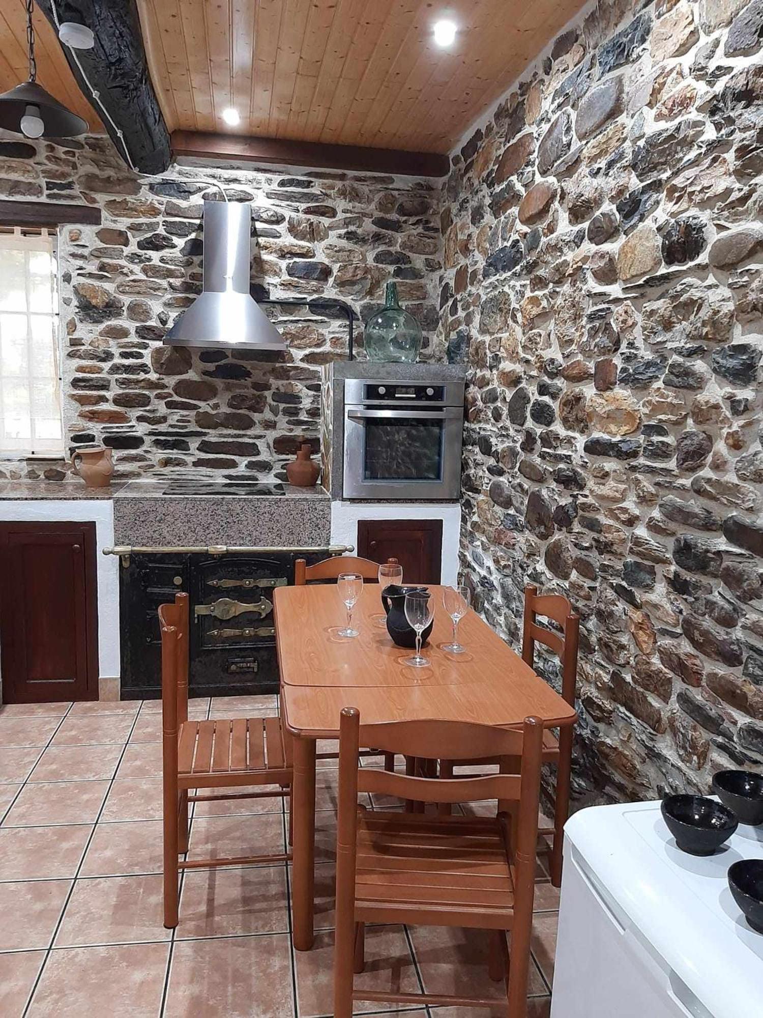Casa Do Hiebra Alojamiento Rural Ribeira Sacra Castroncelos المظهر الخارجي الصورة